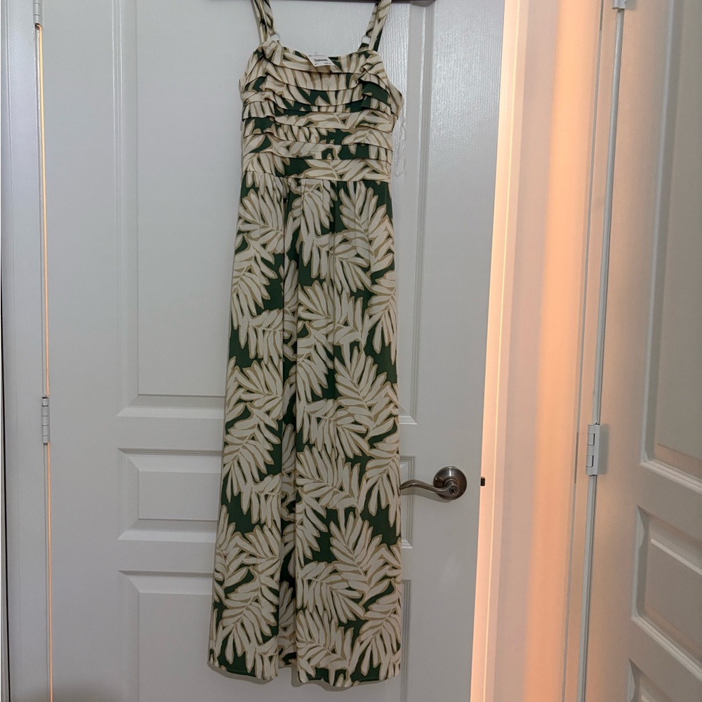Versona Leaf Pattern Maxi Dress in Green and Cream